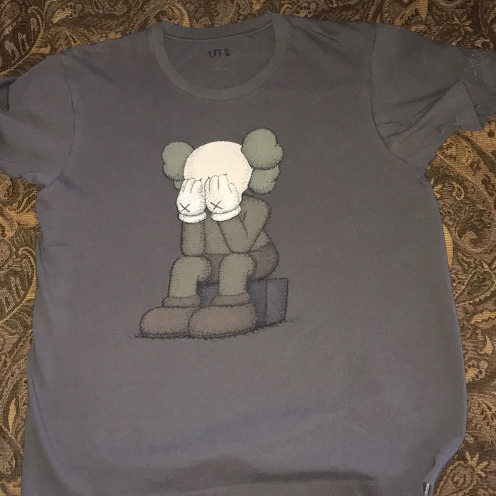 Kaws X uniqlo T-Shirt